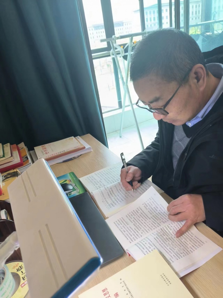 7、在宿舍堅(jiān)持學(xué)習(xí)主題教育材料.jpg